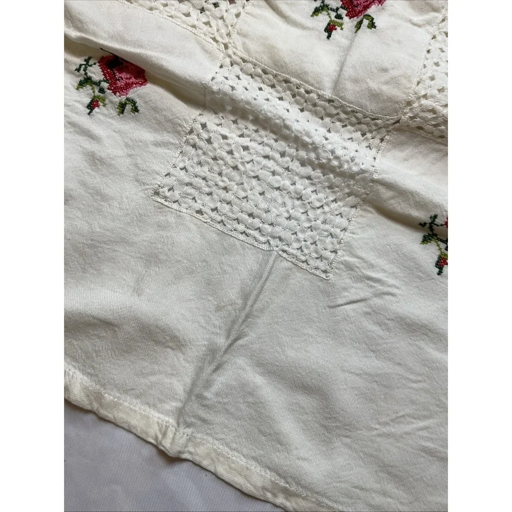 Vintage Tablecloth Embroidered Roses Patchwork 46 X 46 Square